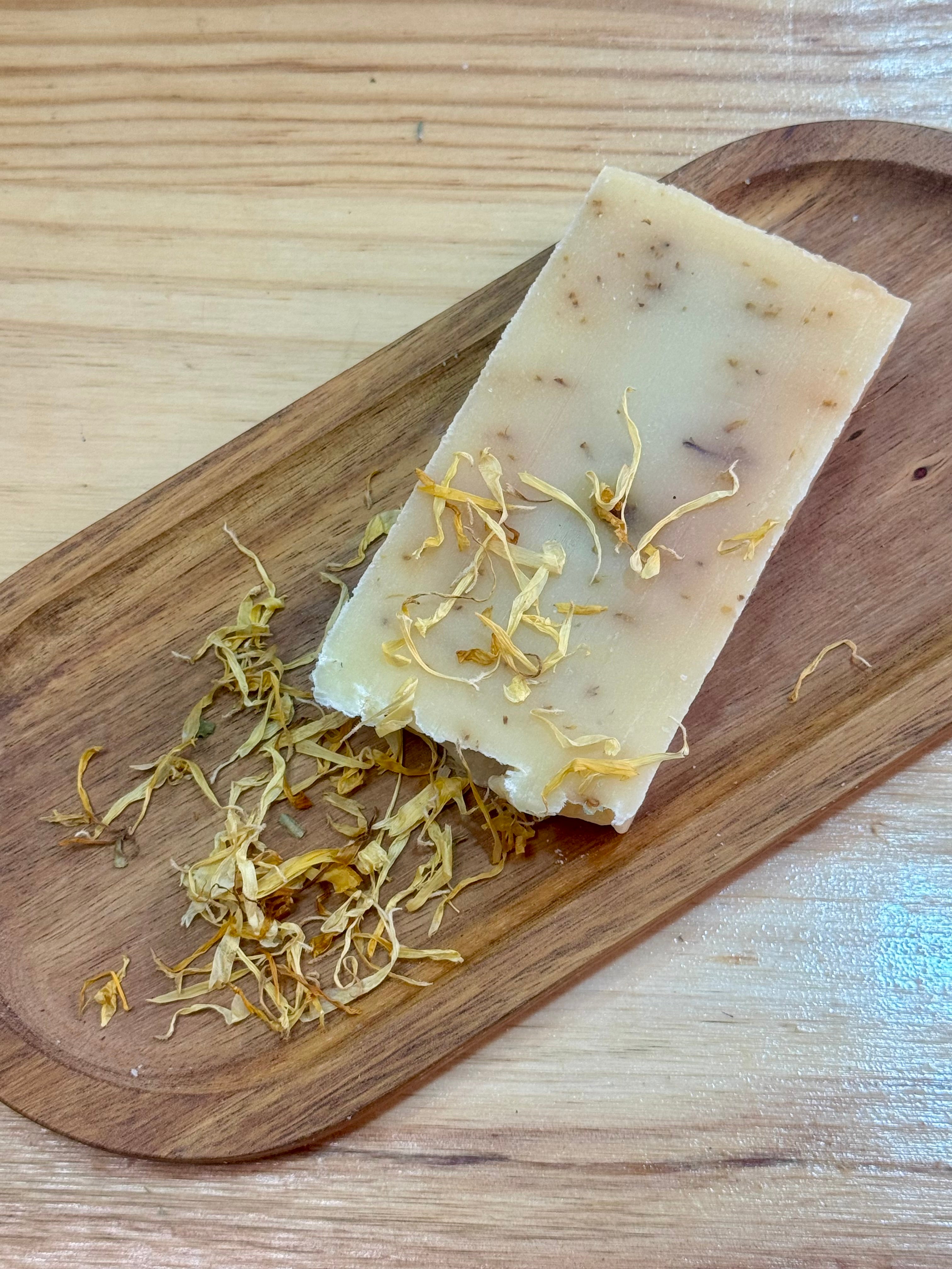 Jabón Artesanal de Manzanilla y Caléndula